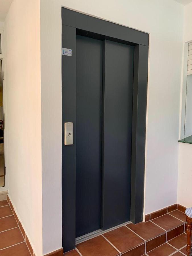 Chalet Con Piscina A 50 M De La Playa . Marbella Eksteriør billede