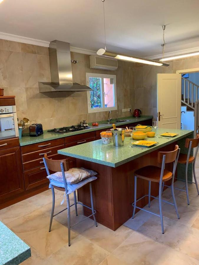 Chalet Con Piscina A 50 M De La Playa . Marbella Eksteriør billede
